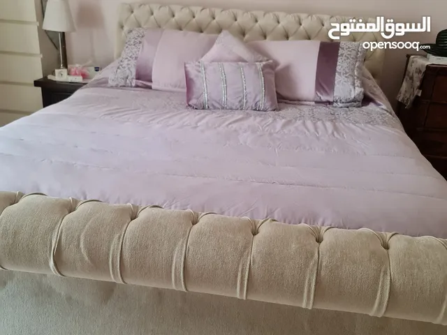 سرير كينغ سايز للبيع بحاله ممتازة جدا.