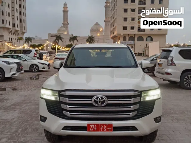 Sedan Nissan in Muscat