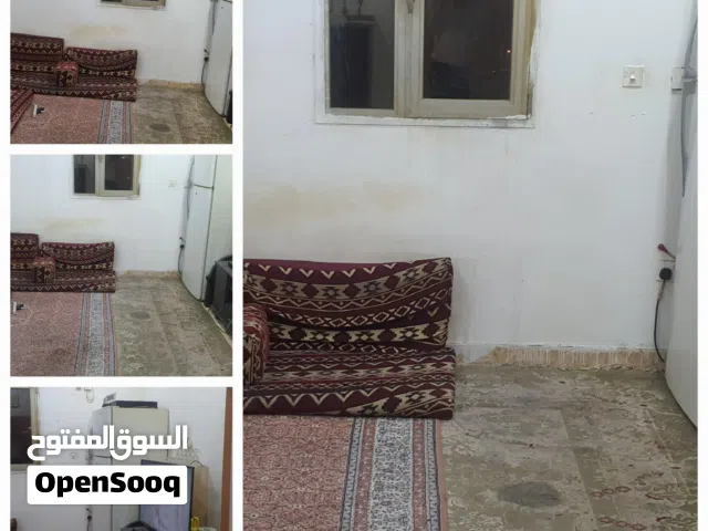 غرفة ماستر ....كبيرة 4×5 ....مفروشة ...مستقلة بروحها لها مدخل خاص ....بيت جديد...مكان ممتاز...
