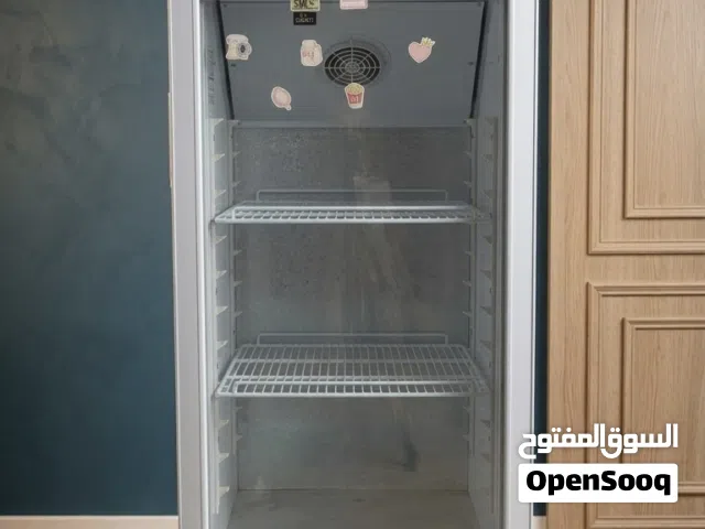 عارضة ببسي ومشروبات باردة للبيع