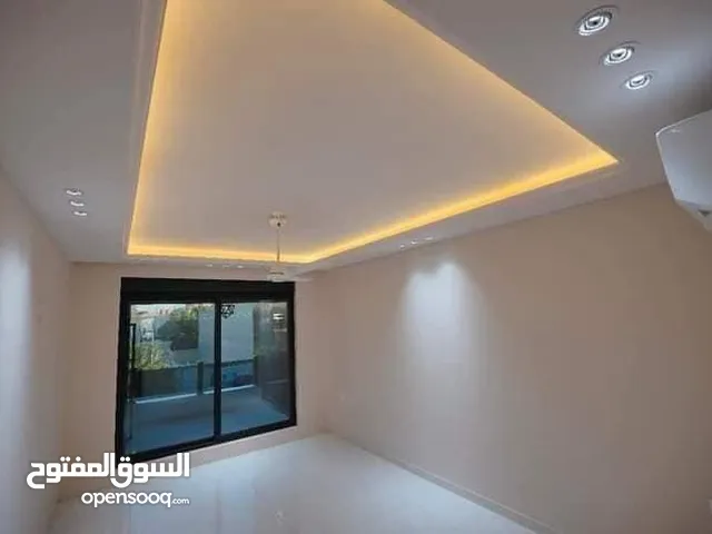 صباغ متفرغ للعمل يوجد كادر فني جاهز للعمل في مجال الصبغ والديكور الداخلي والخارجي معجون جبس بورد