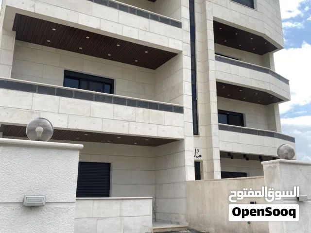 شقة طابق ثاني فني مع رووف