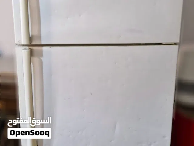 ثلاجة للبيع لمورها تمام تشتغل