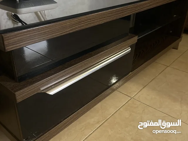 طاولة تلفزيون