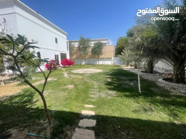 للإيجار منطقة فلج هزاع فيلا vip ست غرف وصالتين علوية وأرضية ومجلس خارجي ومجلس داخلي مطبخ داخلي ومطبخ