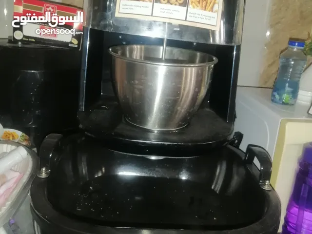 صانعة اللقيمات والدوناتس