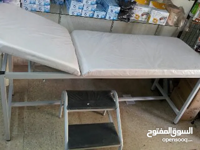 سرير فحص وعلاج