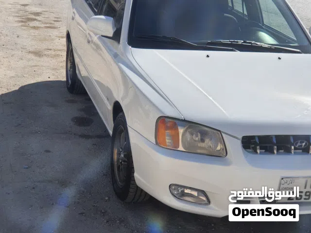 2000, هيونداي, فيرنا, Standard