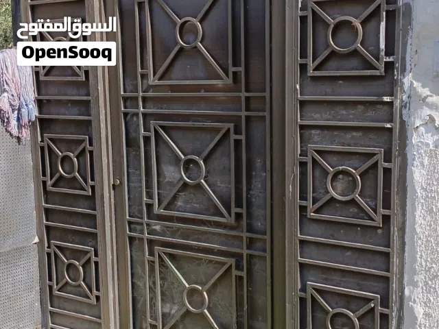 بوابه حديد متينه وثقيله