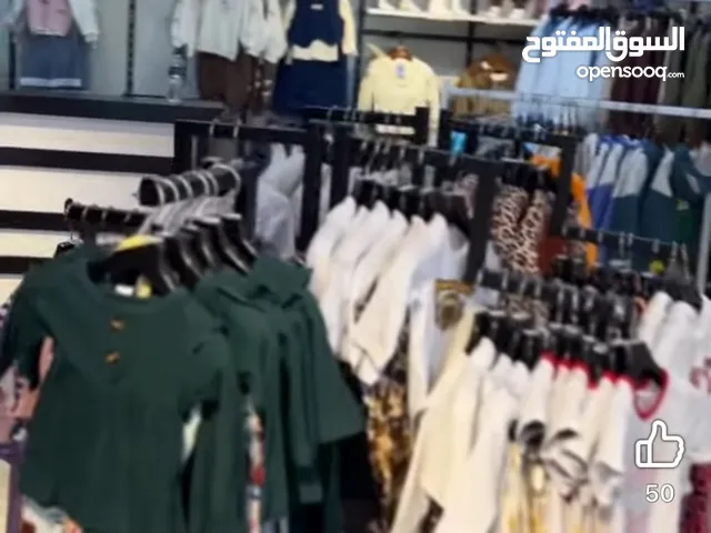 بضاعه محل للبيع شتوي و صيفي للبيع جمله بسعر مناسب حرق تبي الصيفي بس عادي تبي الشتوي عددهم 1400 قطعه