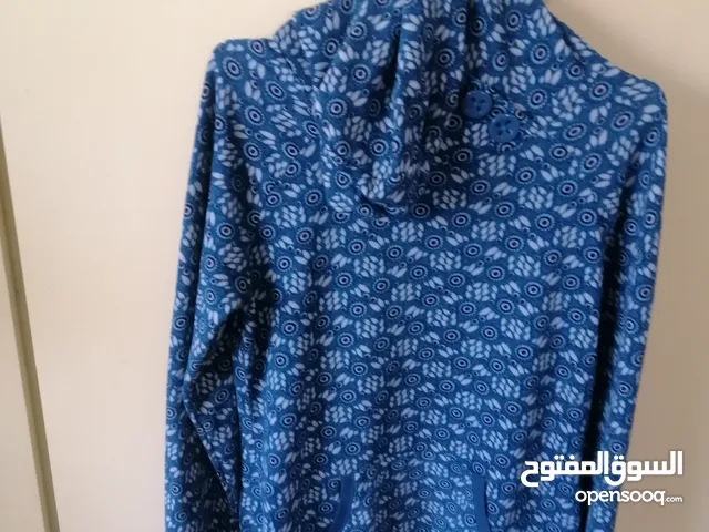 بلوزة جديدة زرقا لارج مقاس 40