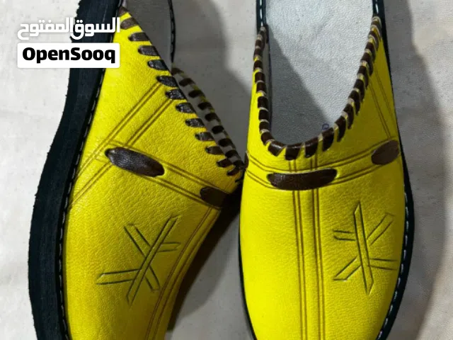 حذاء تقليدي مغربي أنيق وأصيل المادة جلد الحالة جديد الحجم 36/42  جودة عالية وصناعة يدوية متقنة