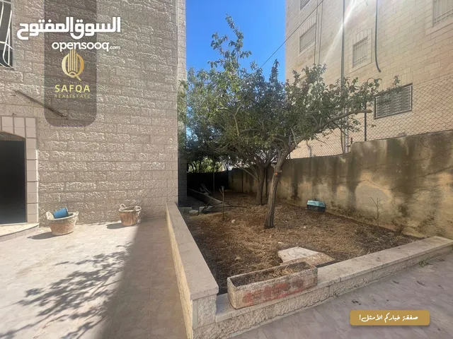 شقة أرضية واسعة مفروشة للإيجار في سطح مرحبا