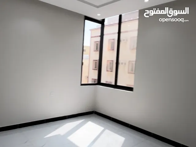 172 m2 5 Bedrooms Apartments for Rent in Jeddah Al Bawadi