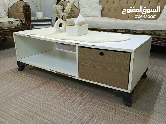 طاولة وسط مع سيرفس