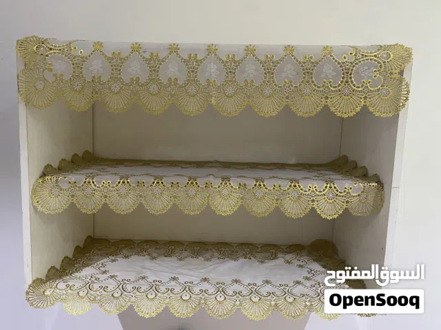 مكتبة/رف خشبي معلق بحالة جيدة جداً - متعدد الاستخدامات