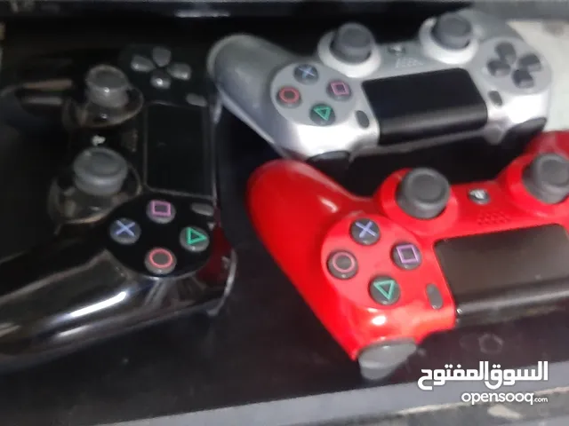 بلي 4 سليم نظيف مع 2 اقراص، Gta و ماين كرافت، ومع شاحن لاسلكي و 3 يدات ما بيهن خلل + وياه حساب جاهز