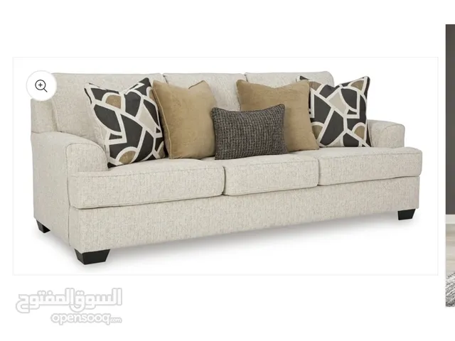 طقم كنب للبيع من اشلي نظيف جدا بداخل الضمان