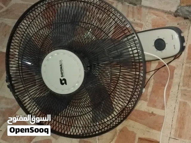 مراوح جانبية وستاند وارضيه بحالة جيده جدا وتعمل بشكل ممتاز الأسعار تبدأ 8 دنانير