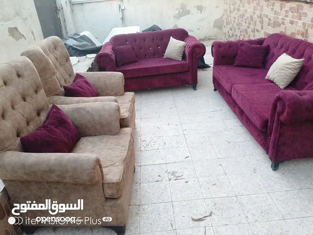 طقم كنب 7 مقاعد بحالة جيدة جدا