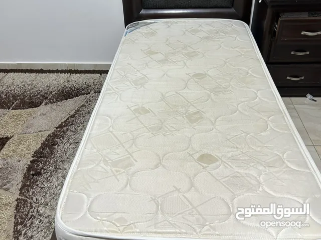 تخت خشب زان ثقيل جدا للبيع بشكل عاجل
