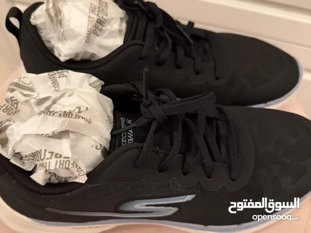 Sketchers for women size 38 and clothes