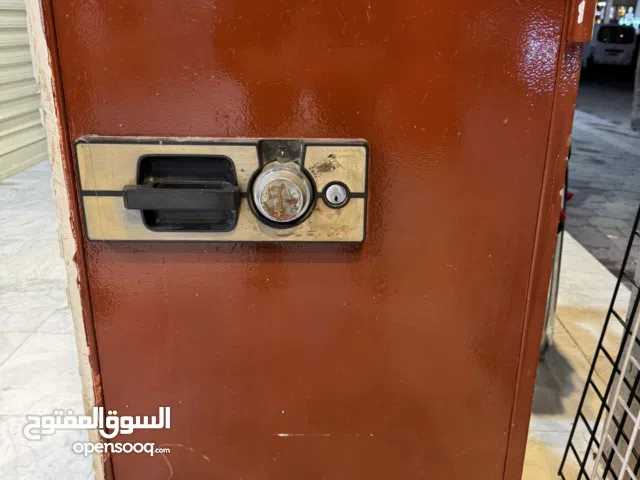 خزنة بحالك جيدة