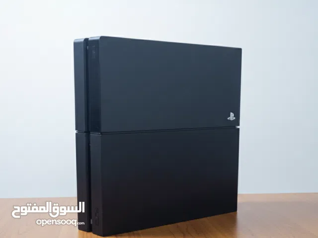 جهاز بلايستيشن 4 فات 500 جيجا معه قرابه 10 العاب