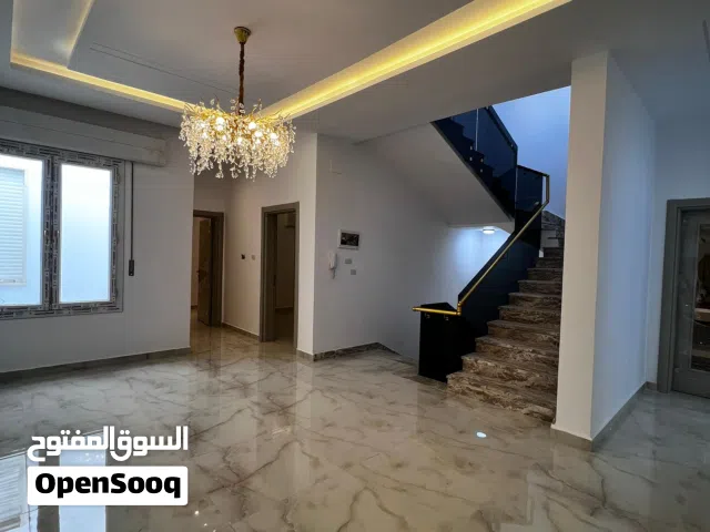 290 m2 5 Bedrooms Villa for Sale in Tripoli Ain Zara