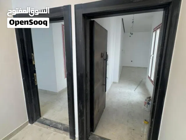 شقتين جانب بعضهم كبار فاضيات