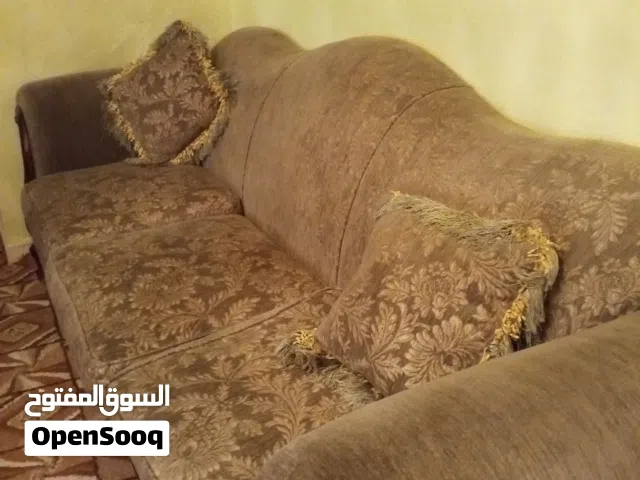 طقم كنب اشي فخوري اشي مرتب خشب بلاد معه ست قرن ومجري وثلاث مجالس مفردات ومجلس مجوز ومجلس مثلث