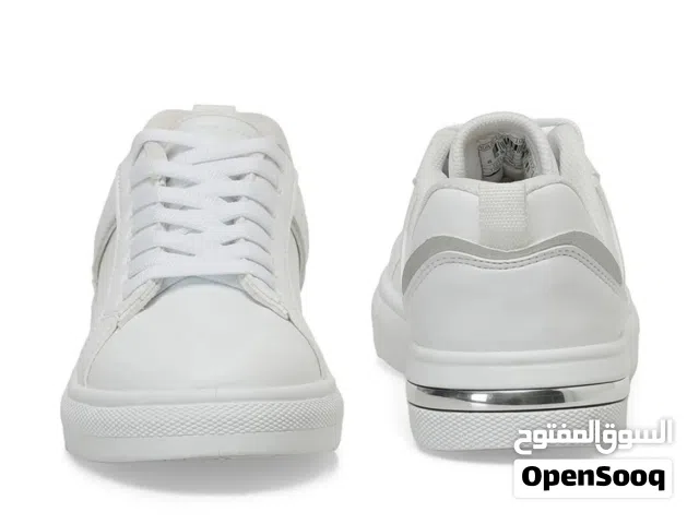 بوت جديد ماركة Polaris مقاس 39