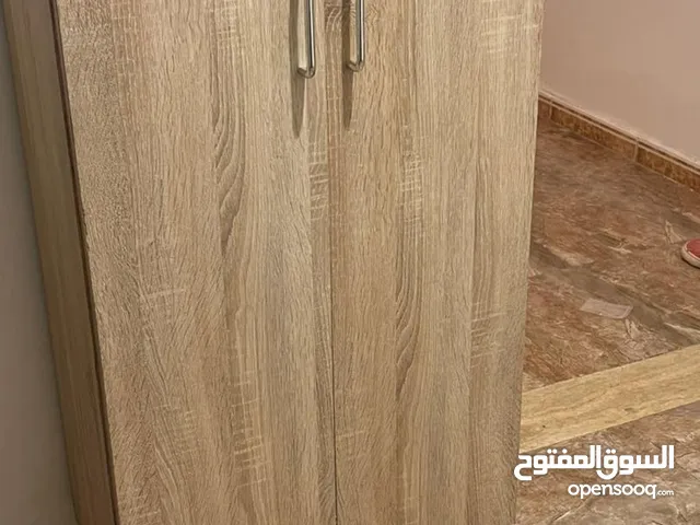 دولاب أحذية(جزامة) مستعملة استعمال نظيف صناعة درجة أولى للبيع السعر 150 دينار