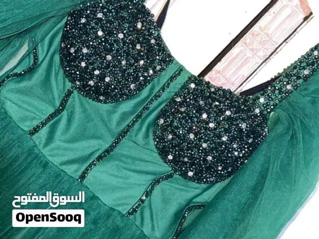 فستان سهرة نظيف