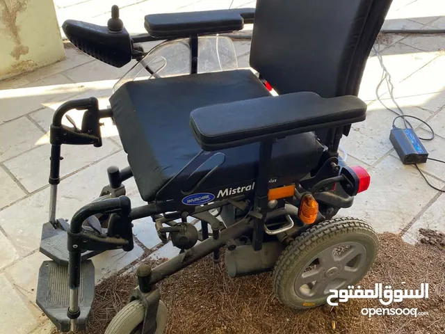 كرسي متحرك كهربائي مستعمل بوضع جيد و بسعر جيد