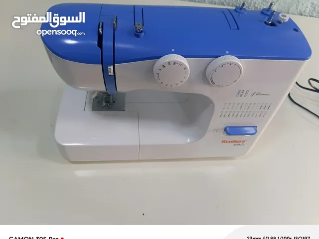 ماكنه خياطه منزليه للبيع لم تستخدم نهائي سعر الشراء 140سعر البيع 100