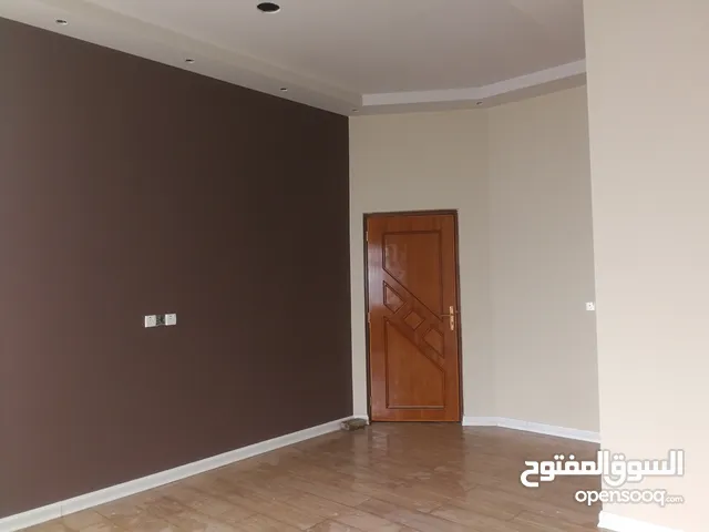 17 m2 3 Bedrooms Townhouse for Sale in Basra Zubayr