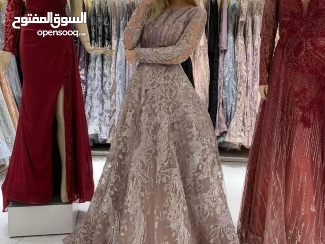 فستان سهرة فاخر بحالة ممتازة للبيع