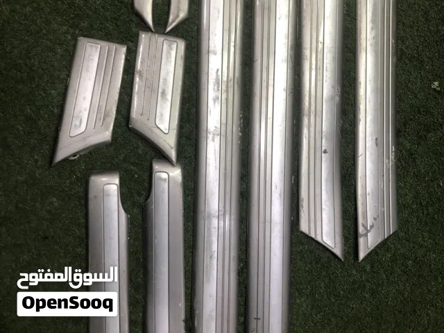 للبيع تواير ورنقات وصطبات لاند وكرسي وشبك خلفي ودعمايه امامي واكسورات