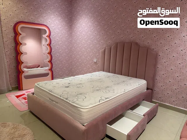 فرصة !!! هيكل سرير مخمل وردي + مرآة كبيرة مضيئة