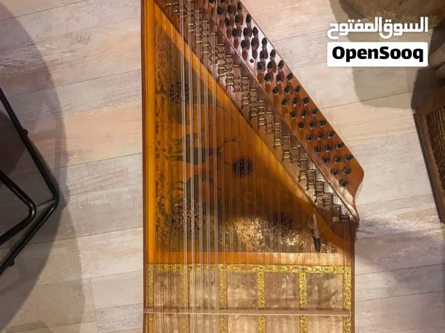 الة قانون مصري موسيقية مستخدمة
