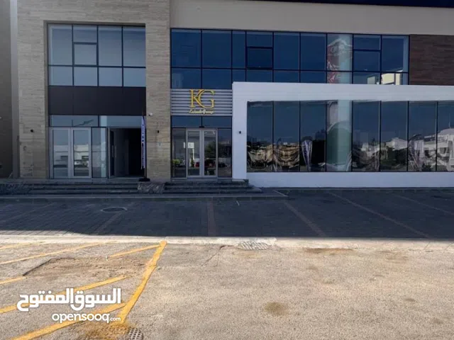 طابق كامل للايجار على الخط الاول 18نوفمبر/Entire Floor For Rent In A First line 18Nov Str