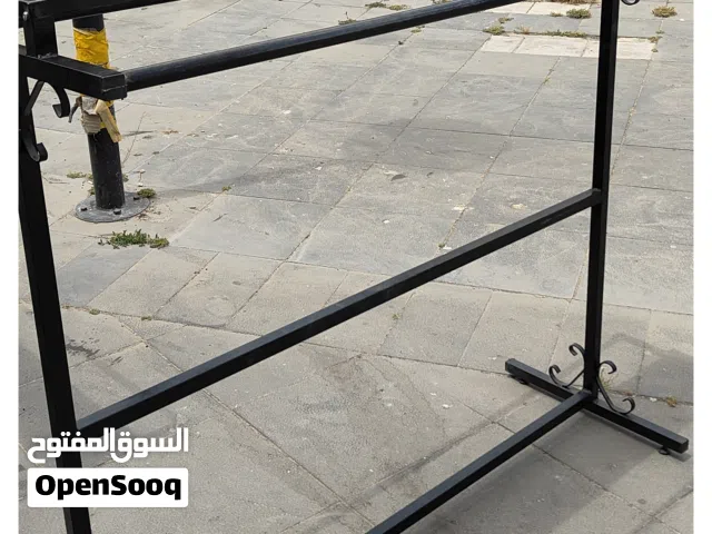 ستاندات تعليق ملابس دبل وسط محل .. حديد او نقل عرض 55 ارتفاع 140 طول 150. ... حديد 30. كروم حمالات