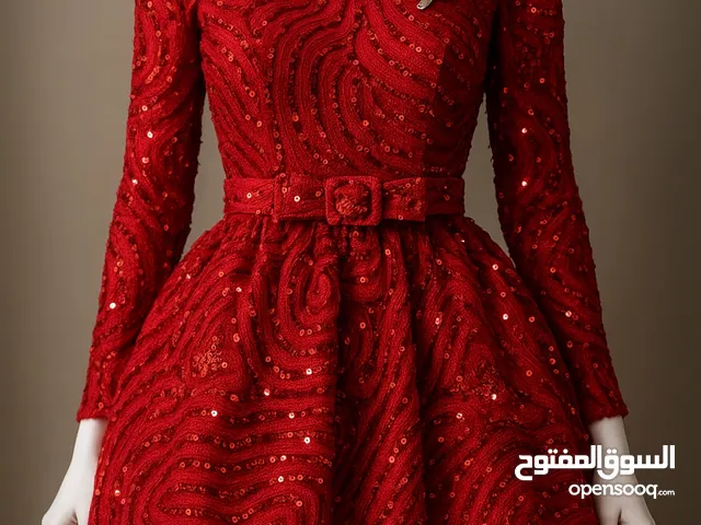 بدلة قصيرة لون احمر