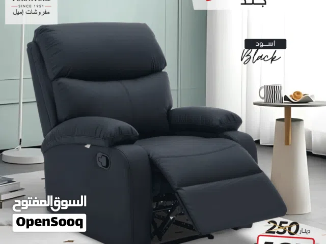 كنب ريكلاينر أنيق مصنوع من خامة الجلد سهل التنظيف وعملي،جلسة مريحة جدا ،التوصيل مجاني داخل عمان