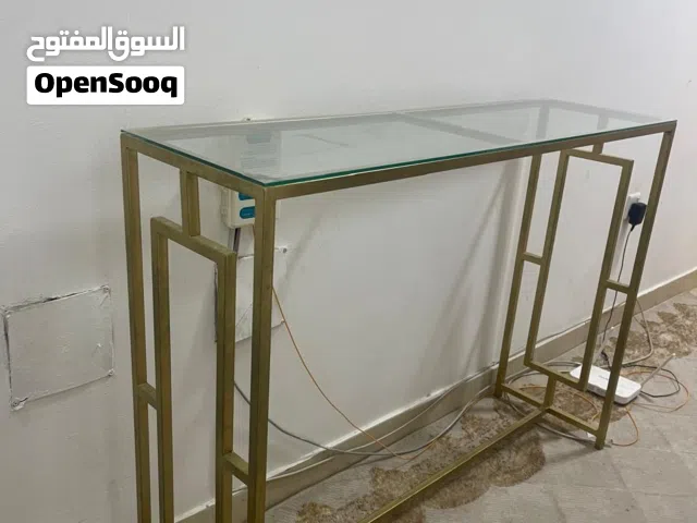 كراسي وطاوله ومكتبه تلفزيون