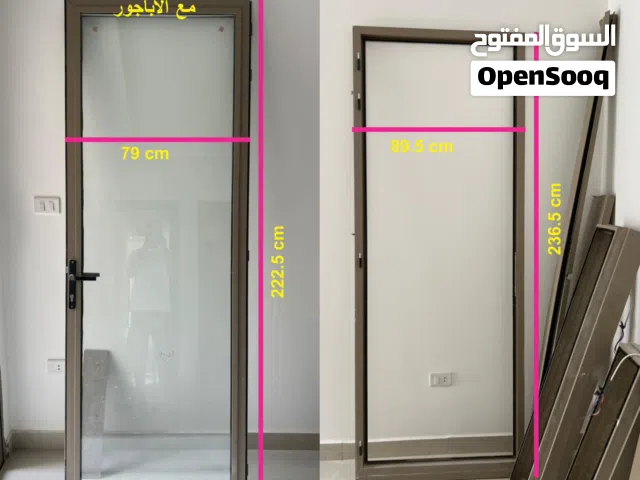 باب المينيوم لون بيج مع شباك واباجورات