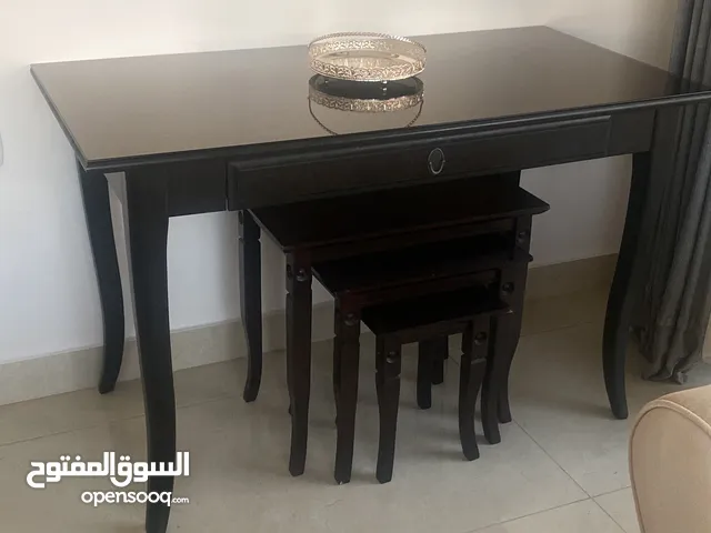 مكتبين واحد اسود والاخر ابيض للبيع