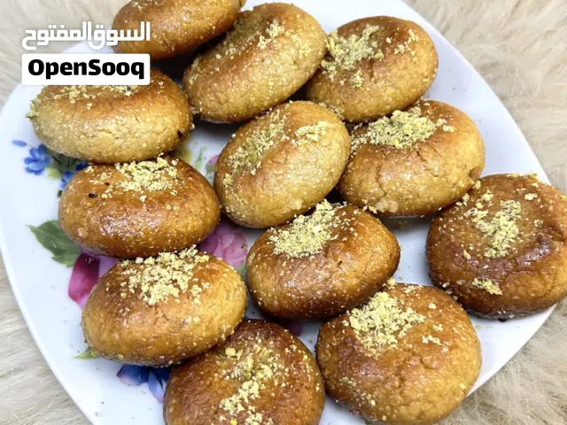 حلويات: بلح الشام ساده .وعين المها
