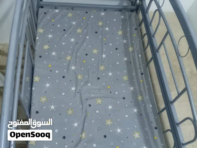 تخت اطفال مع فرشه وغطا ومرجيحه عش بلبل